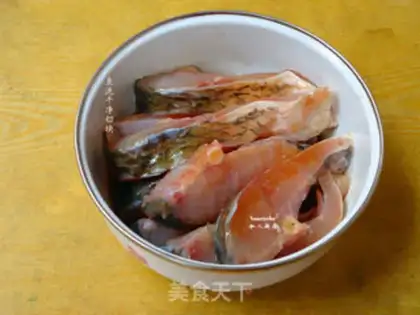 Make Four seasons of bean fried fish step 0