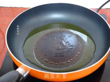Make Four seasons of bean fried fish step 3