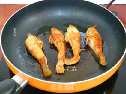 Make Four seasons of bean fried fish step 4