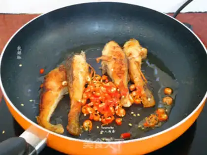 Make Four seasons of bean fried fish step 5