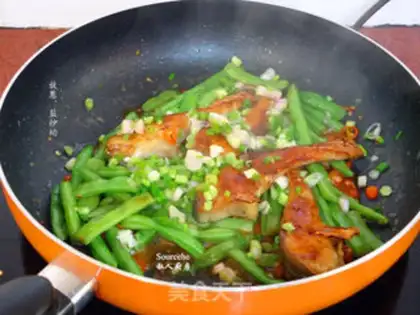 Make Four seasons of bean fried fish step 7