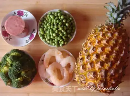 Make Pineapple rice step 0