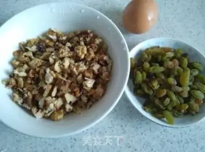 Make pecan raisin bread step 0