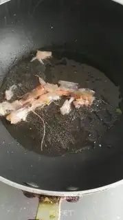Make Shrimp sauce fried rice step 4