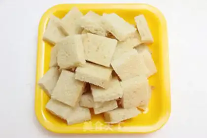 Make English bread pudding step 1