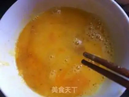 Make Spicy shrimp fried eggs step 1