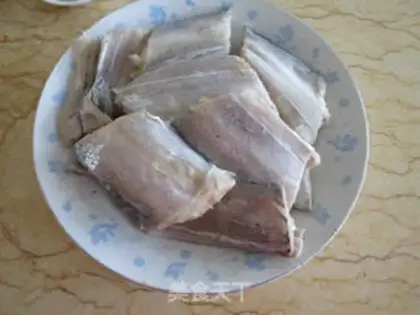 Make Pyramid dry-pot fish step 0