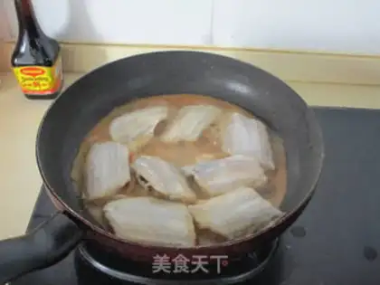 Make Pyramid dry-pot fish step 3