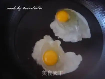Make Tomato egg-shave soup step 1