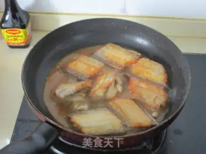 Make Pyramid dry-pot fish step 4