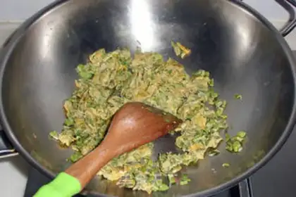 Make Fried eggs step 4