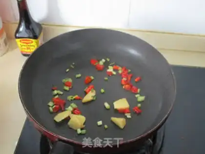 Make Pyramid dry-pot fish step 5