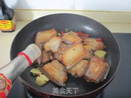 Make Pyramid dry-pot fish step 6