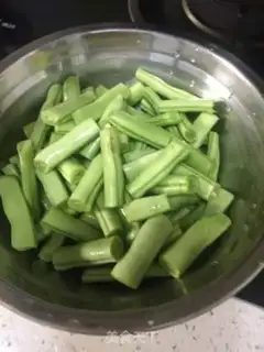 Make Four seasons of bean fried meat step 0