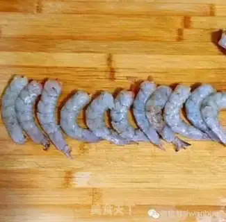Make All-powerful prawn sauce step 1