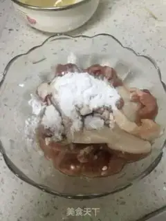 Make Four seasons of bean fried meat step 1