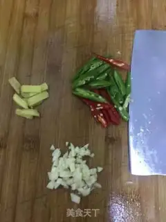 Make Four seasons of bean fried meat step 3