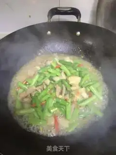 Make Four seasons of bean fried meat step 6