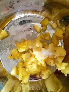 Make Pineapple rice step 2