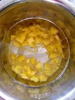 Make Pineapple rice step 3