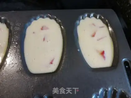 Make Strawberry Madeleine step 3