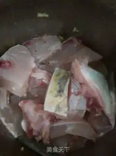 Make Celery fried fish step 1