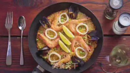 Make Spanish seafood step 7