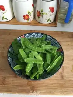 Make Clear the Dutch beans step 0