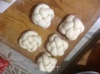 Make The embroidery bun step 6