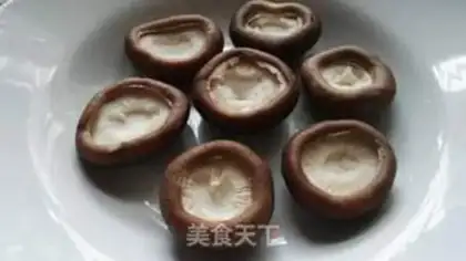 Make Fresh mushrooms step 1