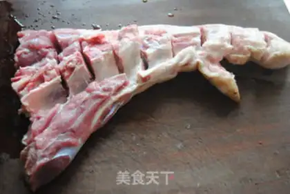 Make Sea hog hoof soup step 1