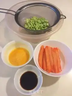 Make Crab-peased egg soup step 0