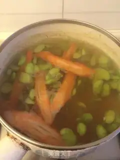 Make Crab-peased egg soup step 1