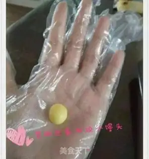 Make ♪ A little bun of glue ♪ step 2