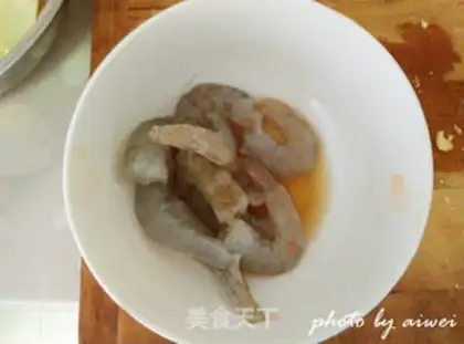 Make Vegetable shrimp rolls step 1