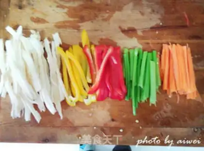 Make Vegetable shrimp rolls step 2