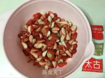 Make Strawberry sauce step 0