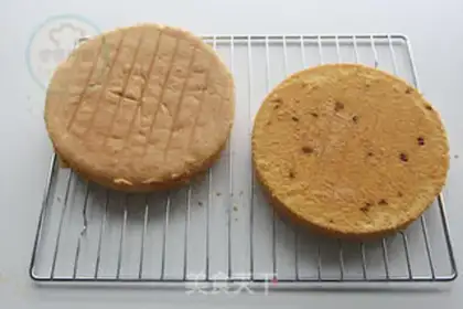 Make Fruit and cream cake step 2
