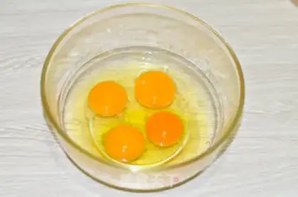 Make Dry-shell steamed eggs step 2