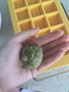 Make Honey cuisine green bean cake step 7