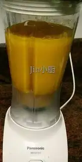 Make Pineapple mango sauce step 1
