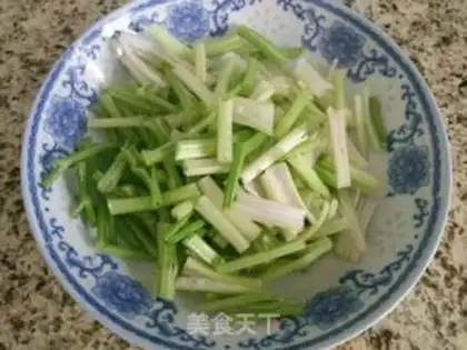 Make Celery fried meat step 0
