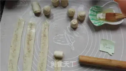 Make Small millennia of simple pepper salt step 4