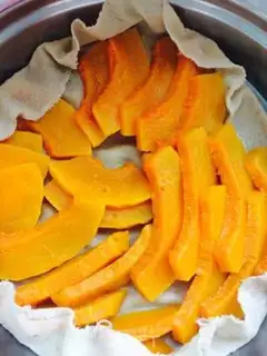 Make Pumpkin bean roll step 4