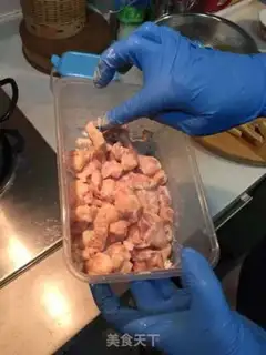 Make Spicy chicken crumbs step 1