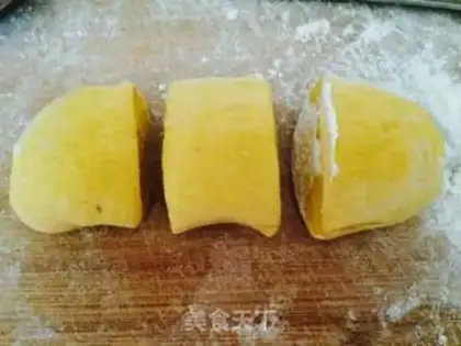 Make Pumpkin bean roll step 9