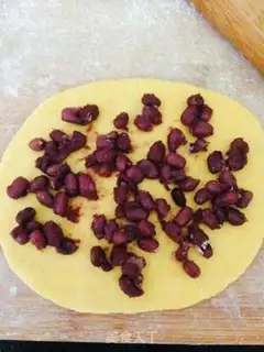 Make Pumpkin bean roll step 11
