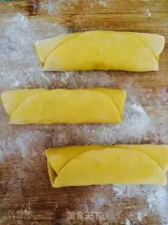 Make Pumpkin bean roll step 12