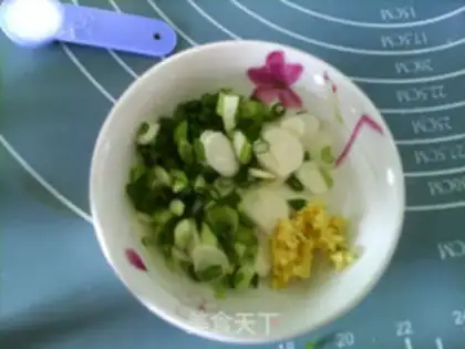 Make Steamed artemisinin balls step 1