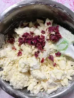 Make Rose heart cookies step 9